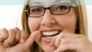 Flossing teeth for oral health